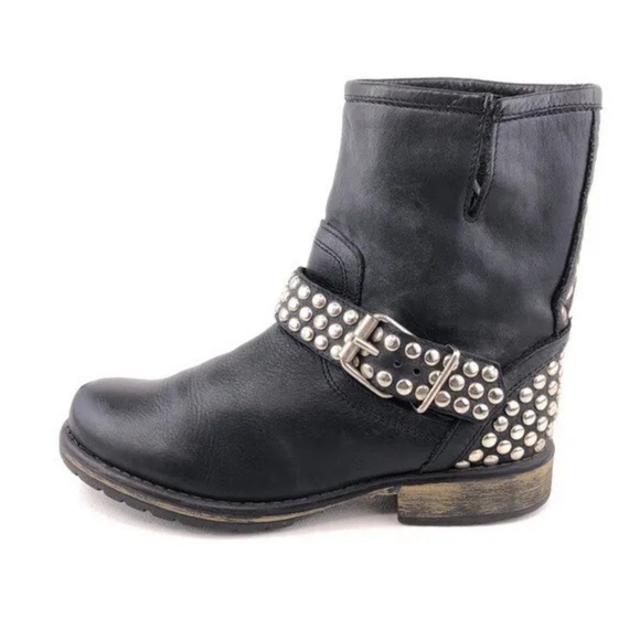 Steve Madden Shoes - Steve Madden Fraankie black leather moto studs boots size 7